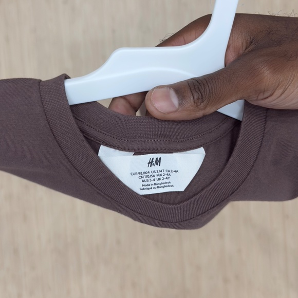 New Kids H&M T-Shirt (Size 3/4T) - Picture 3 of 3